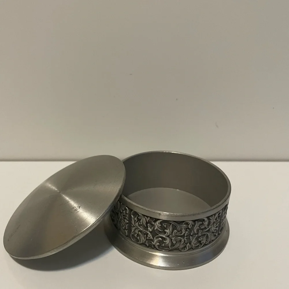 Royal Selangor pewter trinket box Round Antique Style Embossed 3”*1.5”